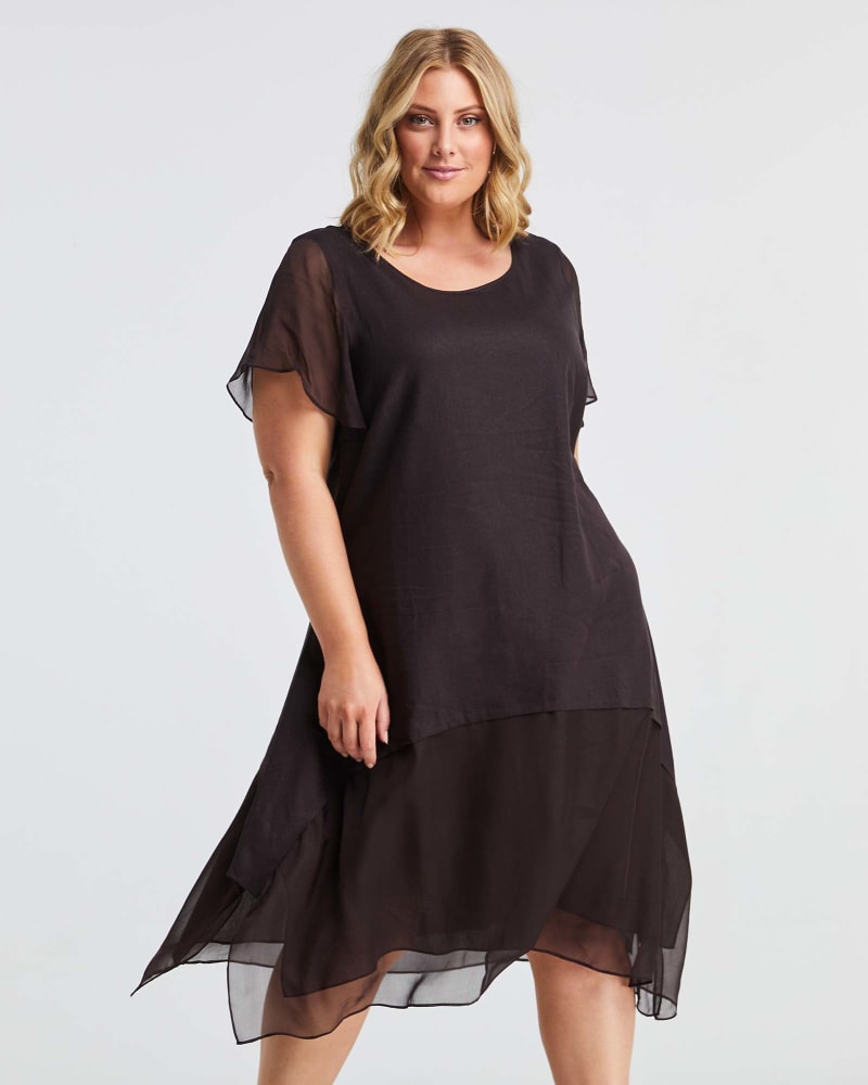 Front of a model wearing a size 1X Mimosa Dress in Chocolate by Estelle. | dia_product_style_image_id:246305